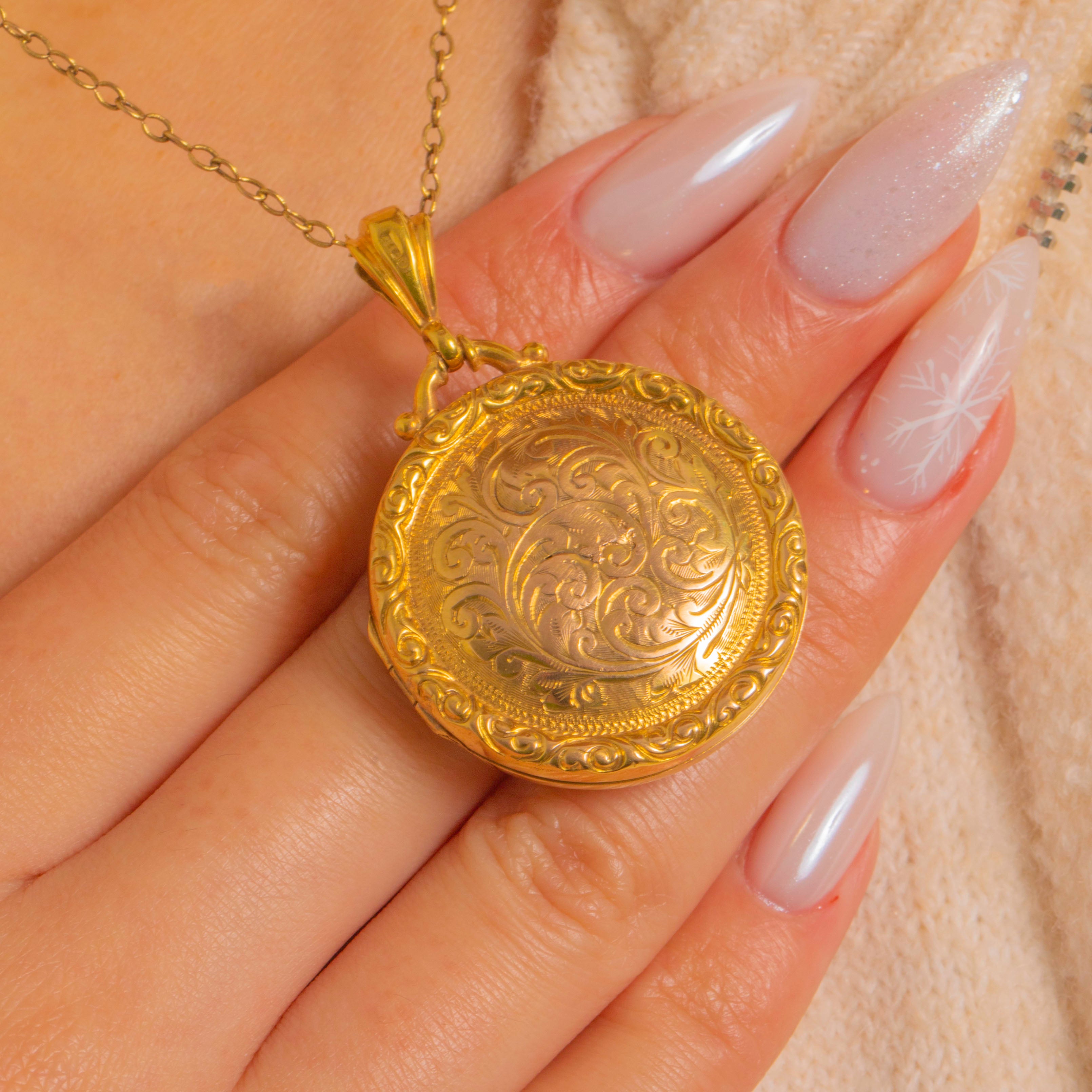 Angus Locket Antique Bright 9ct Gold Locket